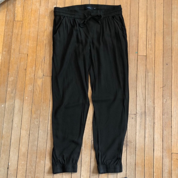 ARITZIA | Olive Green Joggers - Picture 3 of 6